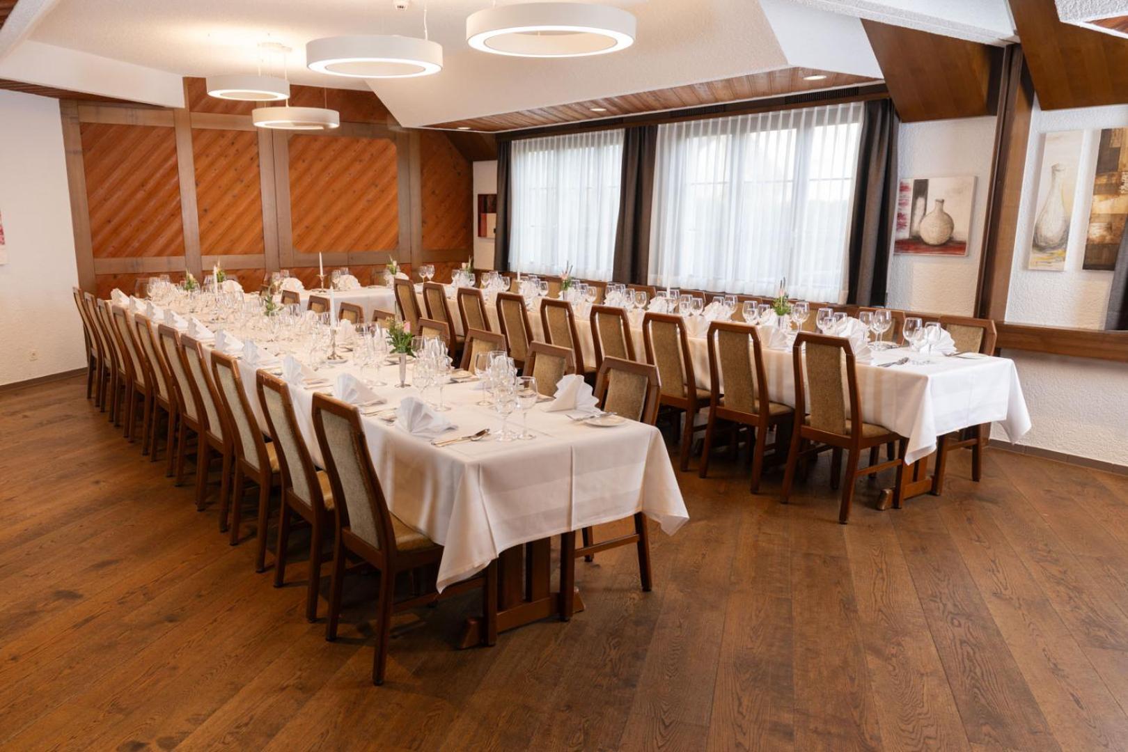 Kaiserstuhl Hotel Restaurant Kreuz מראה חיצוני תמונה