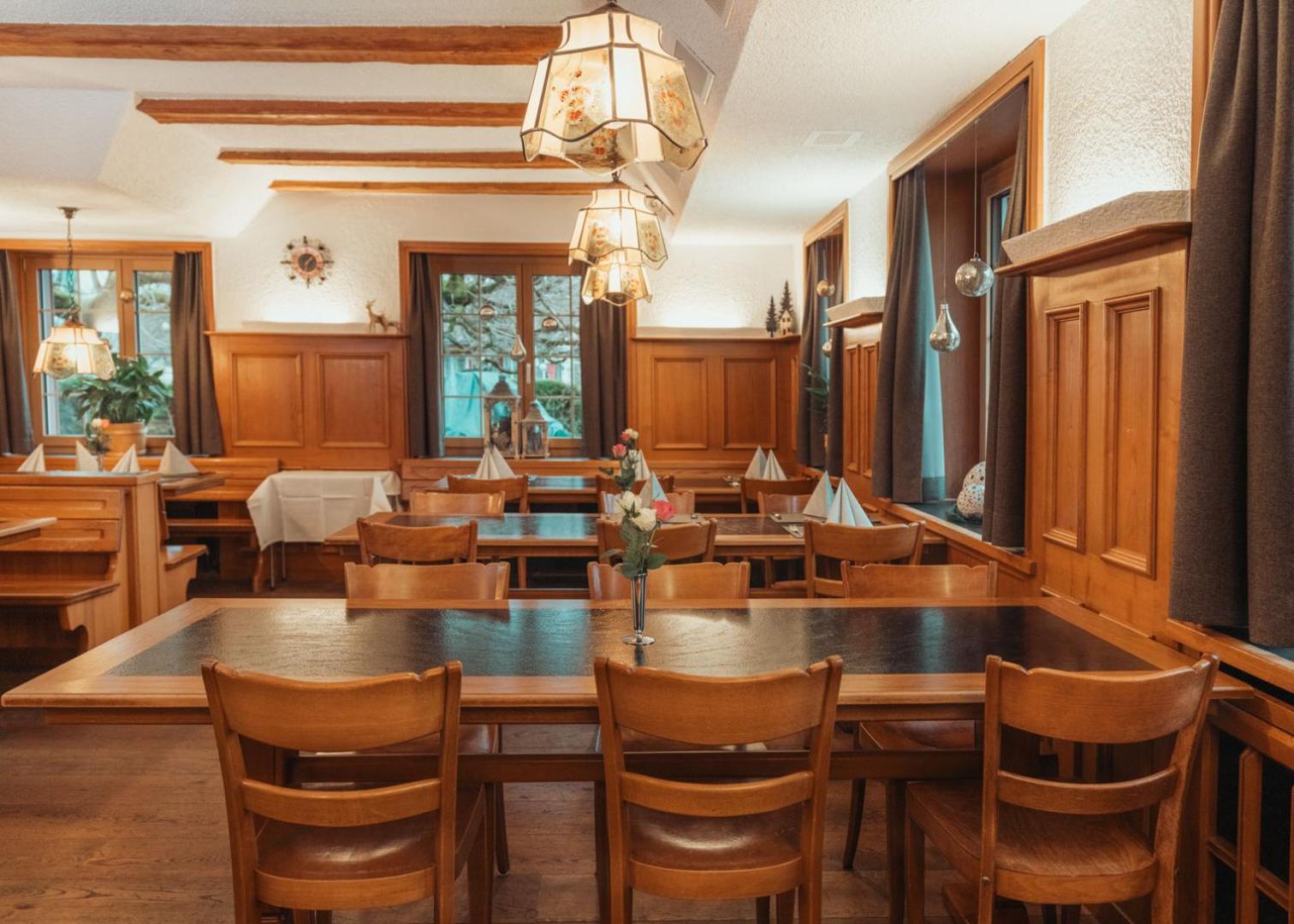 Kaiserstuhl Hotel Restaurant Kreuz מראה חיצוני תמונה