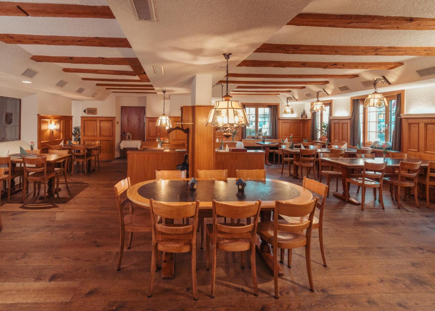Kaiserstuhl Hotel Restaurant Kreuz מראה חיצוני תמונה