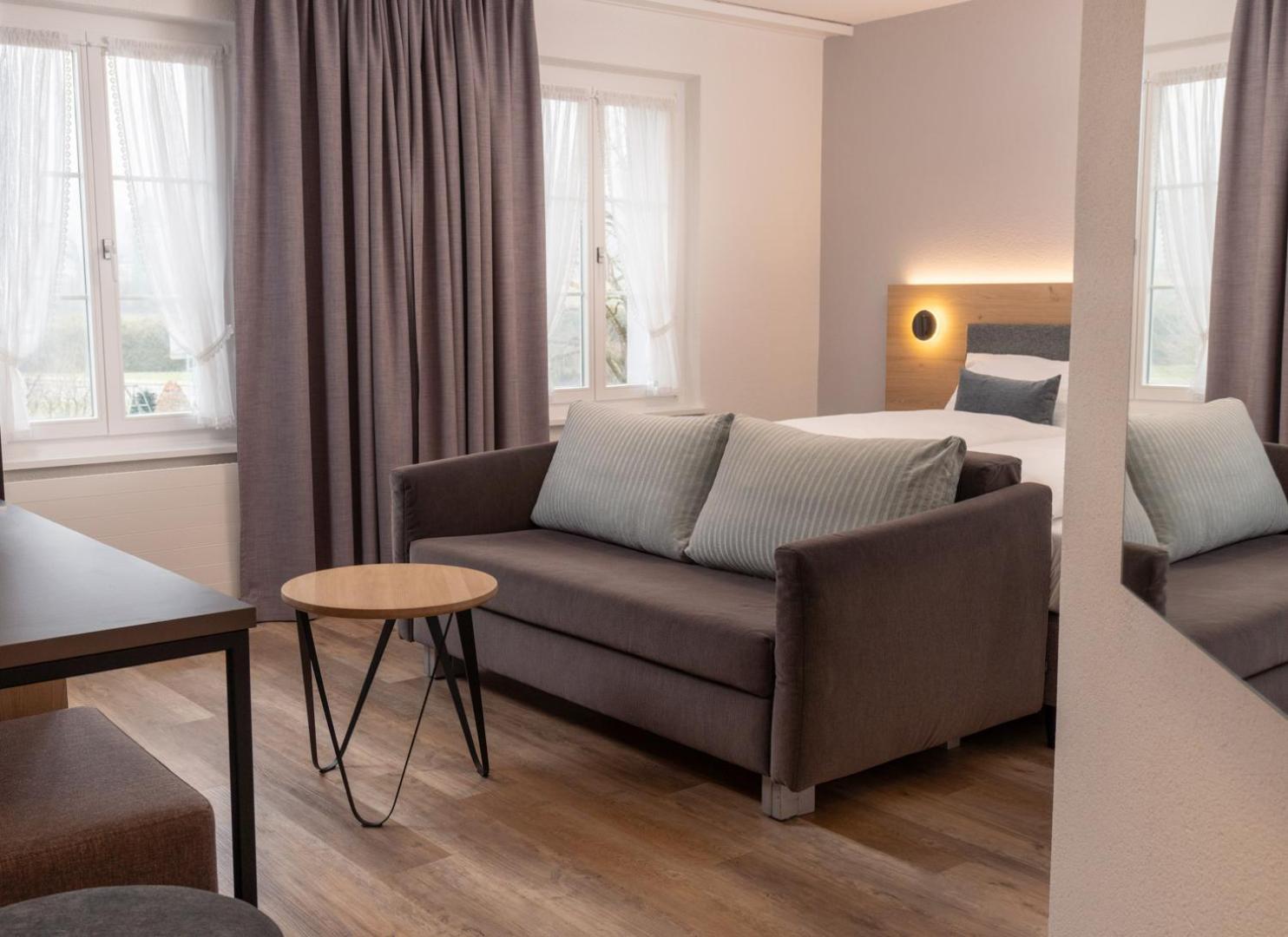 Kaiserstuhl Hotel Restaurant Kreuz מראה חיצוני תמונה