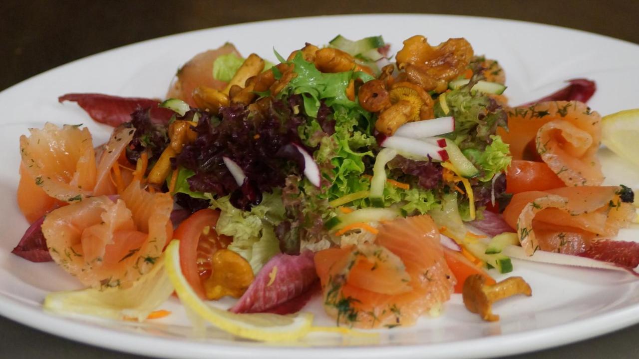 Kaiserstuhl Hotel Restaurant Kreuz מראה חיצוני תמונה