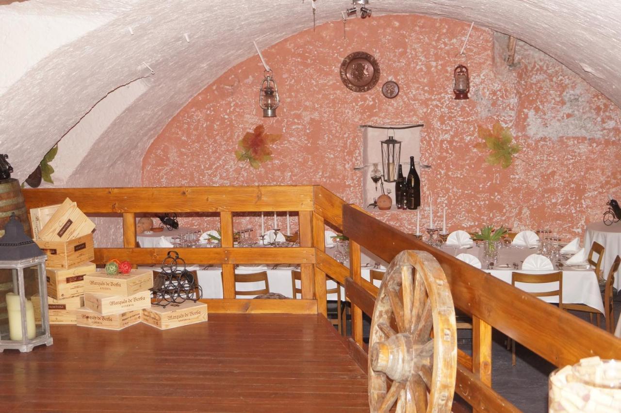 Kaiserstuhl Hotel Restaurant Kreuz מראה חיצוני תמונה