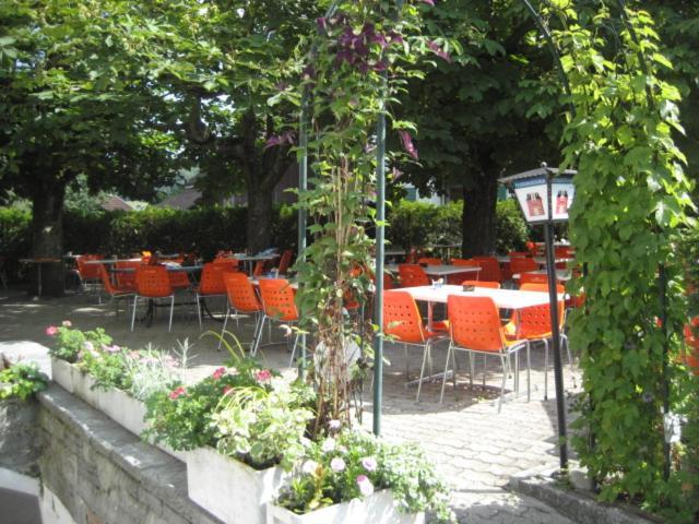 Kaiserstuhl Hotel Restaurant Kreuz מראה חיצוני תמונה