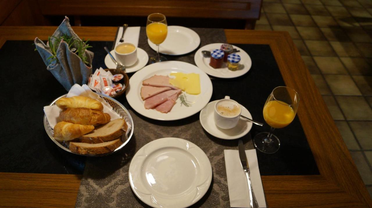 Kaiserstuhl Hotel Restaurant Kreuz מראה חיצוני תמונה