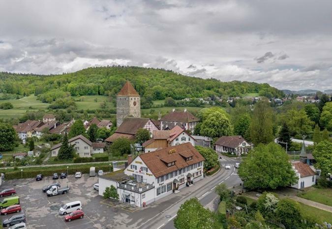 Kaiserstuhl Hotel Restaurant Kreuz מראה חיצוני תמונה