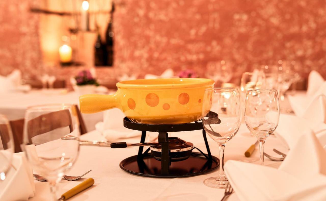 Kaiserstuhl Hotel Restaurant Kreuz מראה חיצוני תמונה
