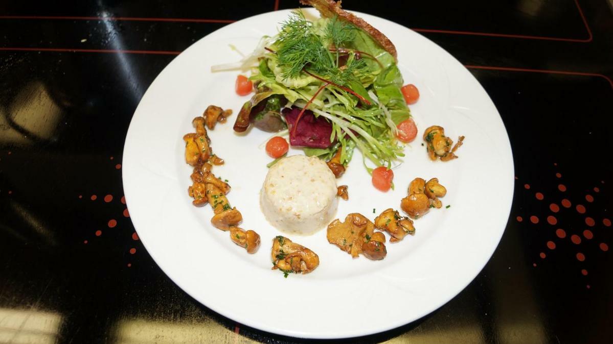 Kaiserstuhl Hotel Restaurant Kreuz מראה חיצוני תמונה